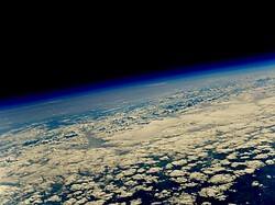 Blick von einen Stratosphärenballon auf die Wolken von oben