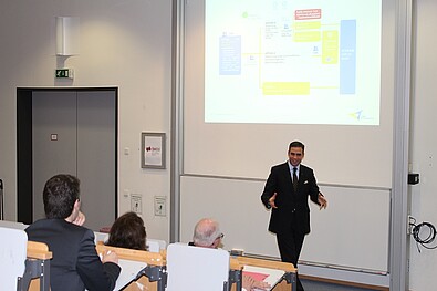 Sammy Harraz - Single Resolution Board, Brüssel beim Bankendialog der Dualen Hochschule Karlsruhe beim Vortrag
