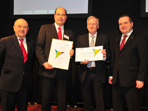 Prof. Dr. Armin Pfannenschwarz, nahm den Preis gemeinsam mit Christoph Dahl, dem Geschäftsführer der Baden-Württemberg Stiftung entgegen.